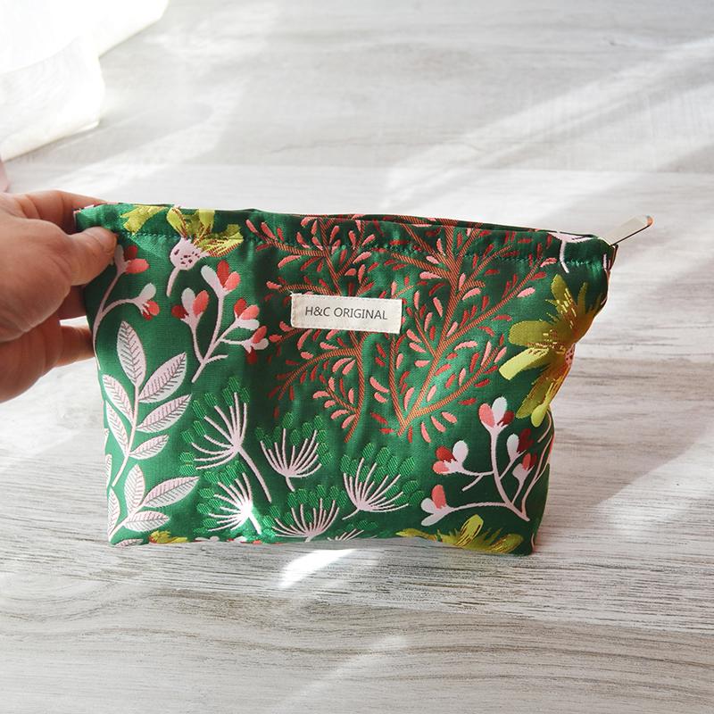 Women's Large Travel Cosmetic Bag Portable Skincare Product Organizer Travel Toiletry Bag
