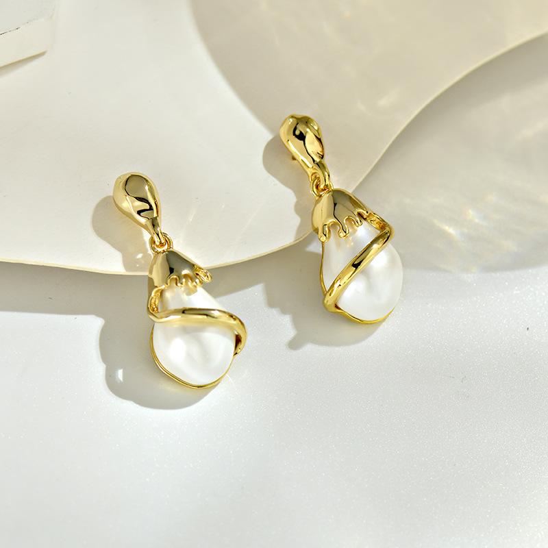 Light Luxury Pearl Earrings, Niche Design, High-end Temperament, Water Droplet Earrings, Fashionable and Versatile Earrings