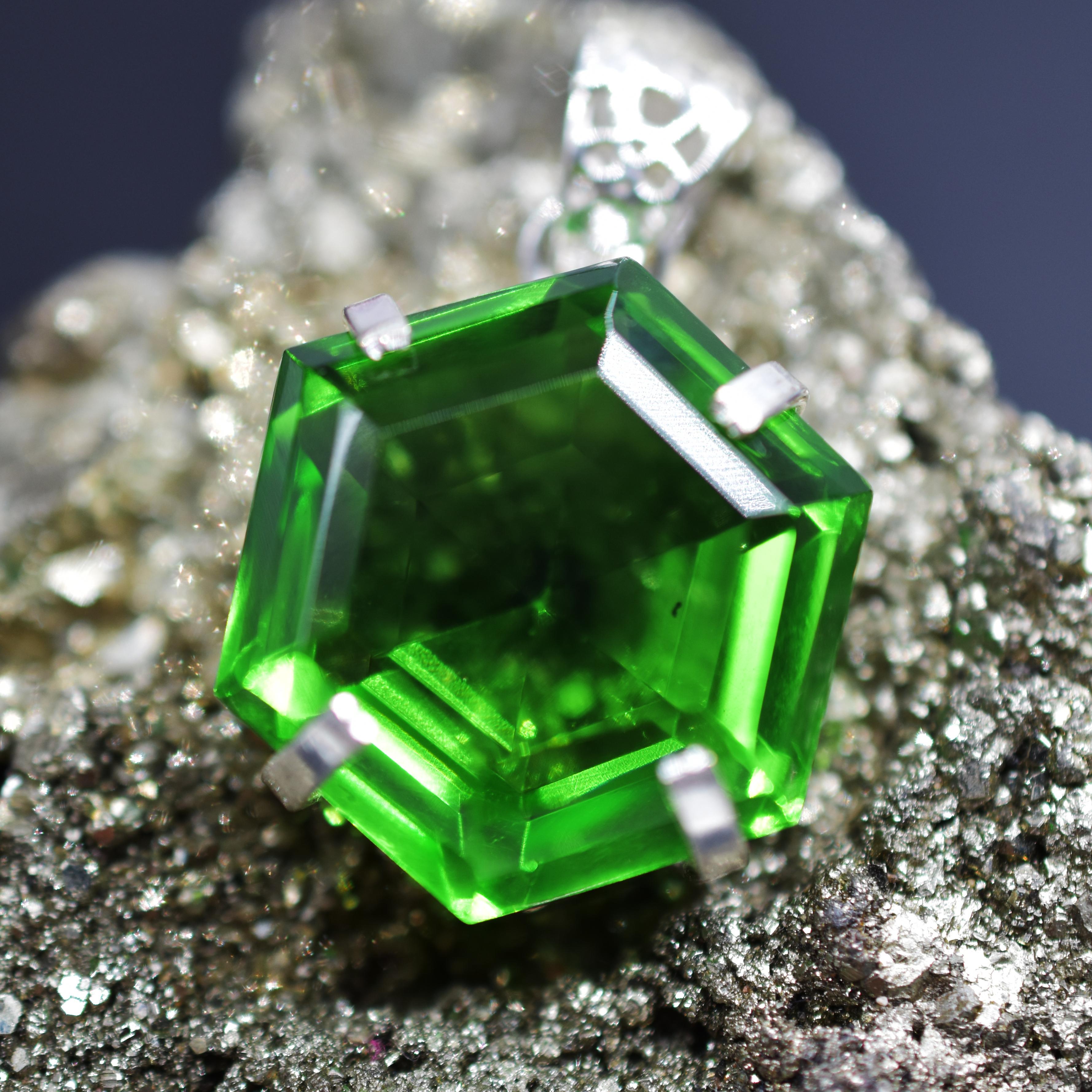 

NATURAL Pendant Green Topaz Fancy 71.70 Ct925 Sterling Silver Gems CERTIFIED MY-389-K