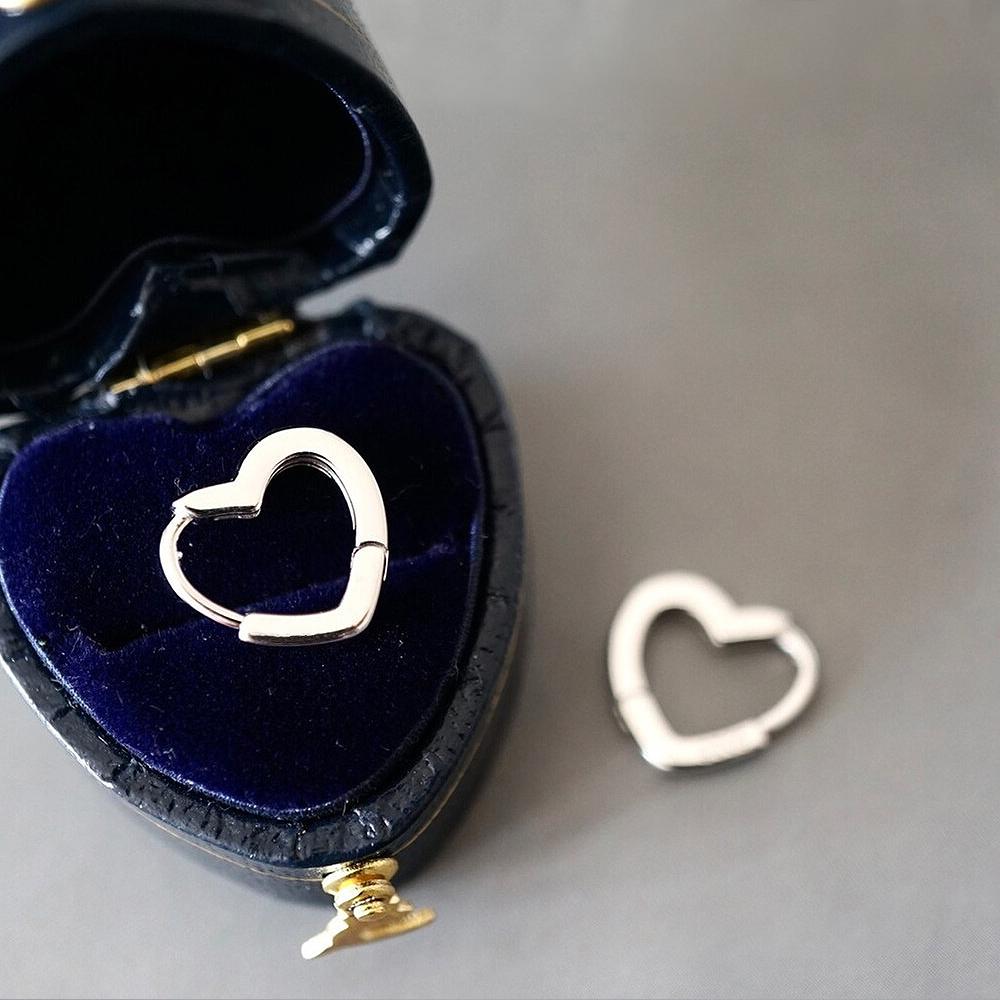 Huitan Dainty Heart Earrings Minimalist Zinc Alloy Color/Gold Color Metal Love Shape Hoop Earrings Daily Versatile Classic Zircon
