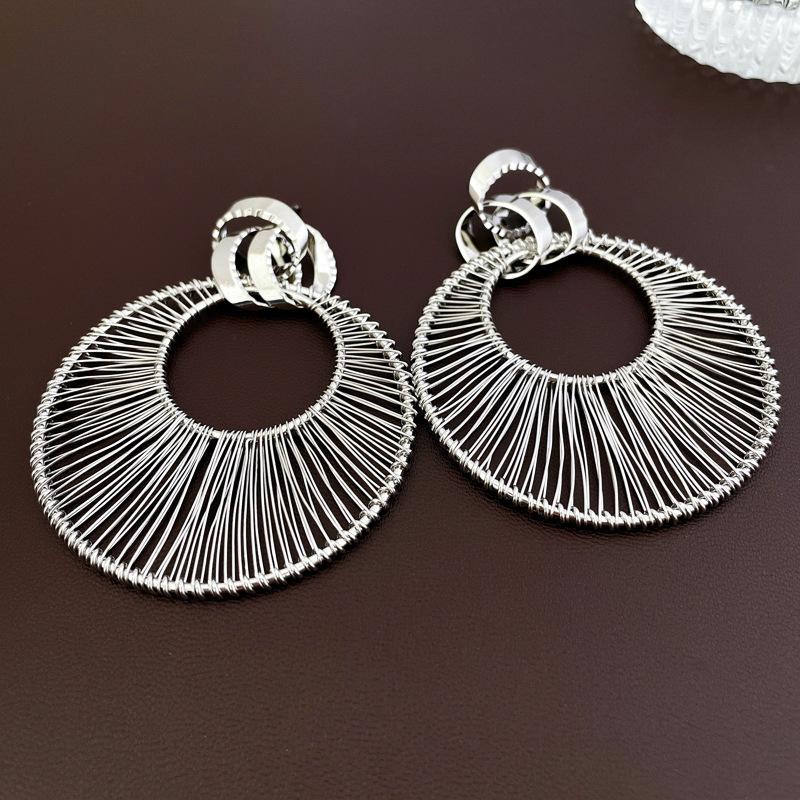 Exaggerated Hollow Circle Geometric Earrings Ins Fashionable High-end Earrings for Women