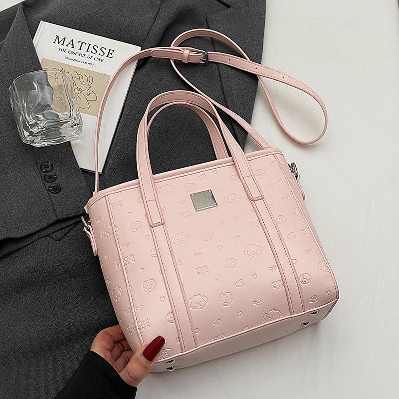 Spring and summer popular niche sweet and cute embossed portable bucket bag Korean version commuter casual versatile messenger bag bag woman