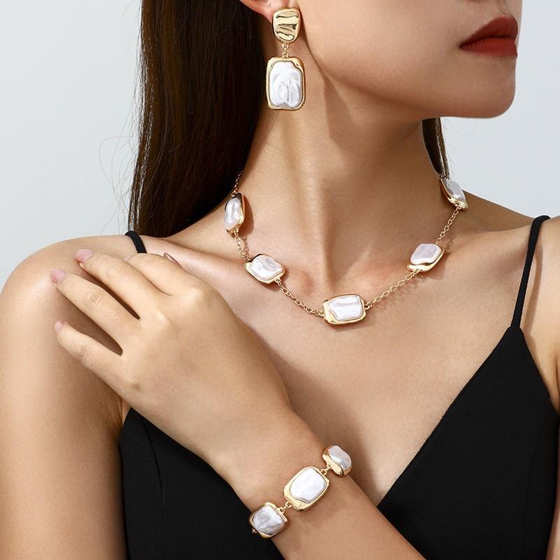 Trend Special-shaped Pearl Set, Retro Luxury Fashion Temperament Necklace, Stud Earrings, Ring Set.