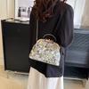 2026 New Vintage Women Original Handmade Chain Shoulder Bags Wedding Top Handle Totes Lady Lock Shell Clip Flower Small Handbags