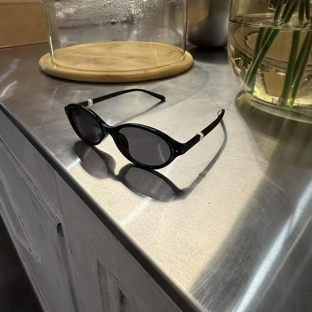 Material Women Sun Glass Oval Shape Uv400 Protection Sunglasses For Women Pearl Decoration Fashion Sunglass