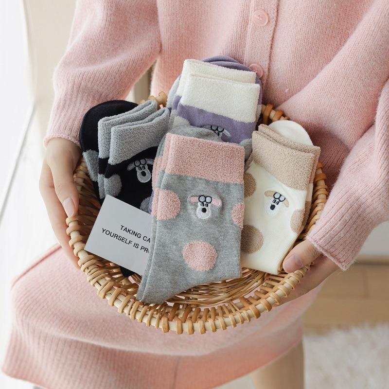Autumn and Winter Three-dimensional Polka Dot Cute Cartoon Versatile Mid-calf Socks, Plush Polka Dot Women's Socks