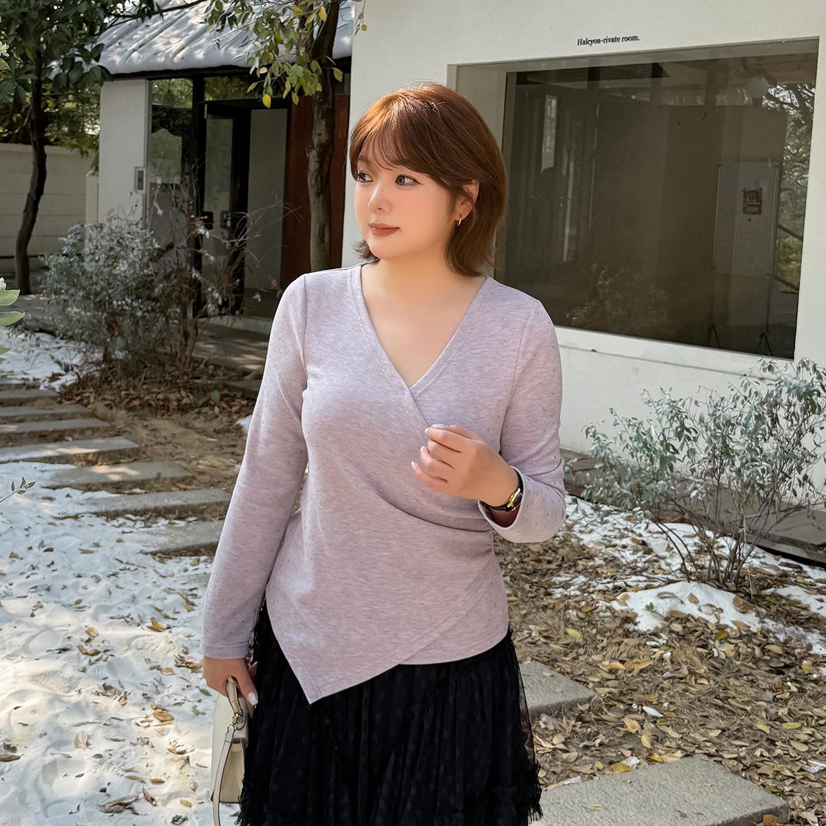 

Plus Size V-Neck Heart Print Base Layer Top for Autumn/Winter - Designed for Curvy Women 2XL