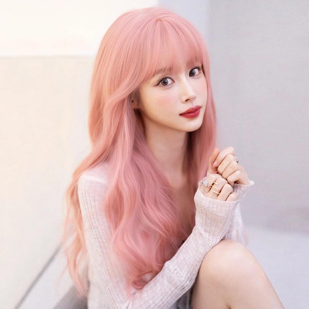 PERRUQUES Perruque rose longue ondulée pour femmes Fête quotidienne Perruques de cheveux synthétiques d'aspect naturel avec frange moelleuse 24 pouces
