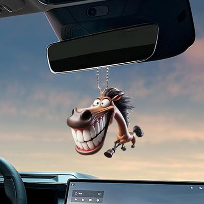Komik 2D At Araba Kolyesi Çizgi Film Şaka Düz Dekorasyon Akrilik Araç İçi Dekor Süsü Oto Aksesuarı
