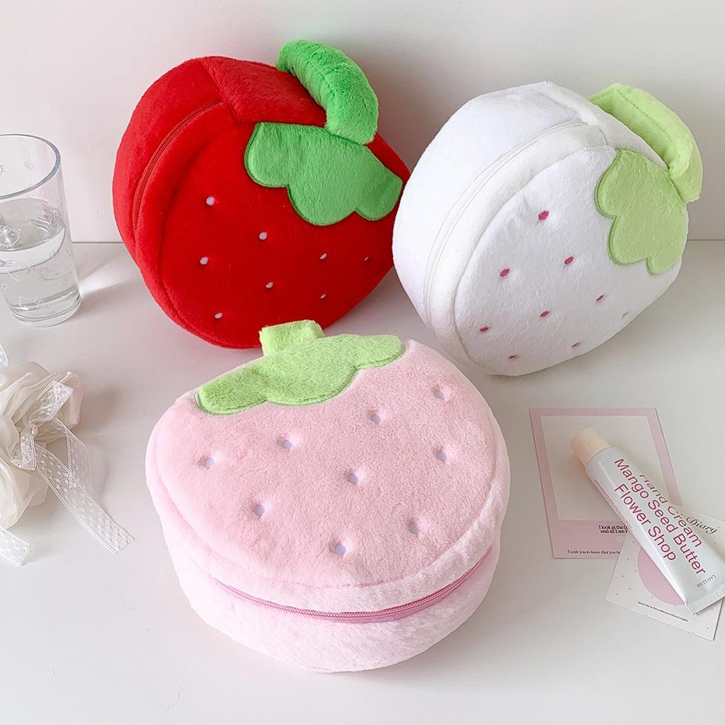 Cute Cosmetic Organizer Soft Multifunctional Toiletries Bag Strawberry Plush Cosmetic Bag Plush Plush Travel Storage Pouch