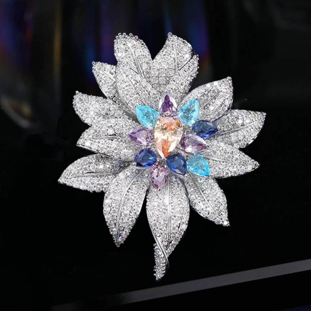 

Роскошная многоцветная брошь-цветок, Высококлассная женская брошь в виде отдельного цветка, инкрустированная бриллиантами, Брошь с высококлассным ощущением