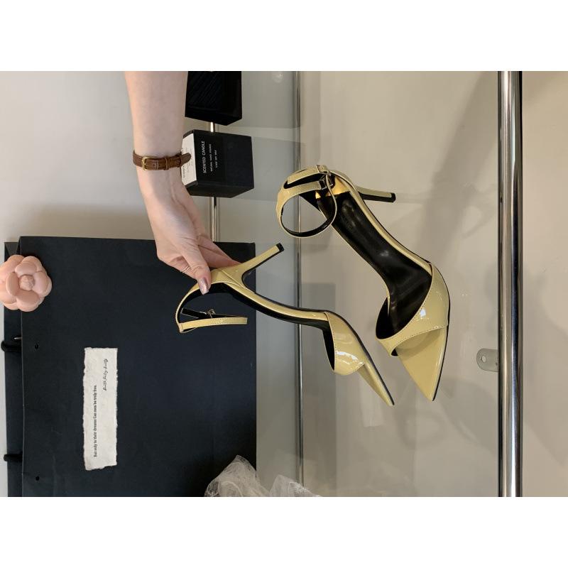 

Летом 2025 года у новой Ян Ми те же лакированные туфли на высоком каблуке для женщин с острым тонким каблуком и золотые босоножки с открытым носком. 39 жёлтый