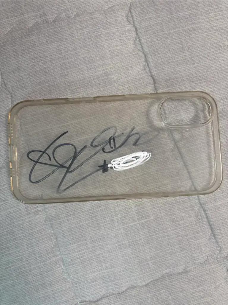 Autographed signature and special gift from actress Noh Yoon-seo