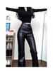 Damen High-Waist PU-Leder Micro-Flare Hose, Große Größen, Schlankmachend, Schwarz, Herbststil, Bodenlang.