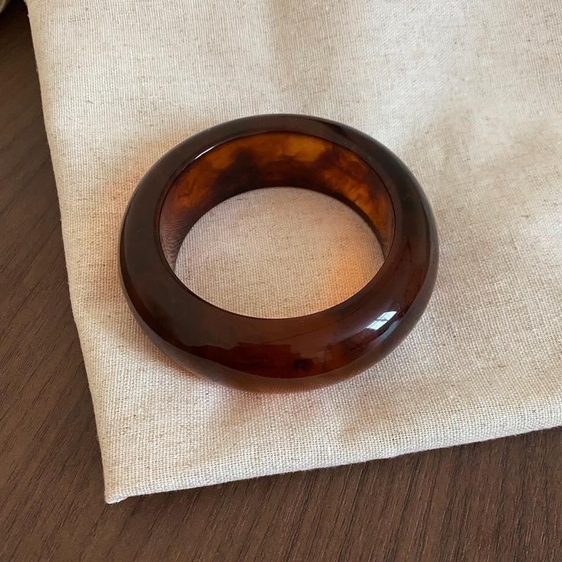 Elegante Bracciale Aperto Geometrico in Acrilico - Braccialetto Versatile di Alta Gamma per Donna