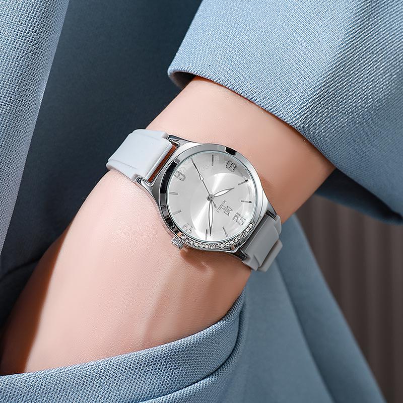 New Women's Silicone Strap Quartz Digital Thin Fashion Watch