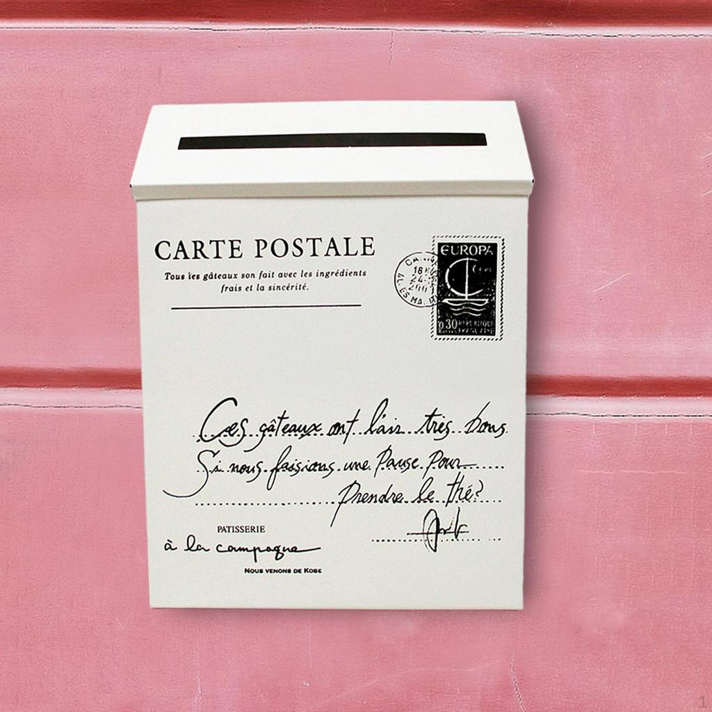 Wandmontierter Briefkasten für den modernen Außenbereich