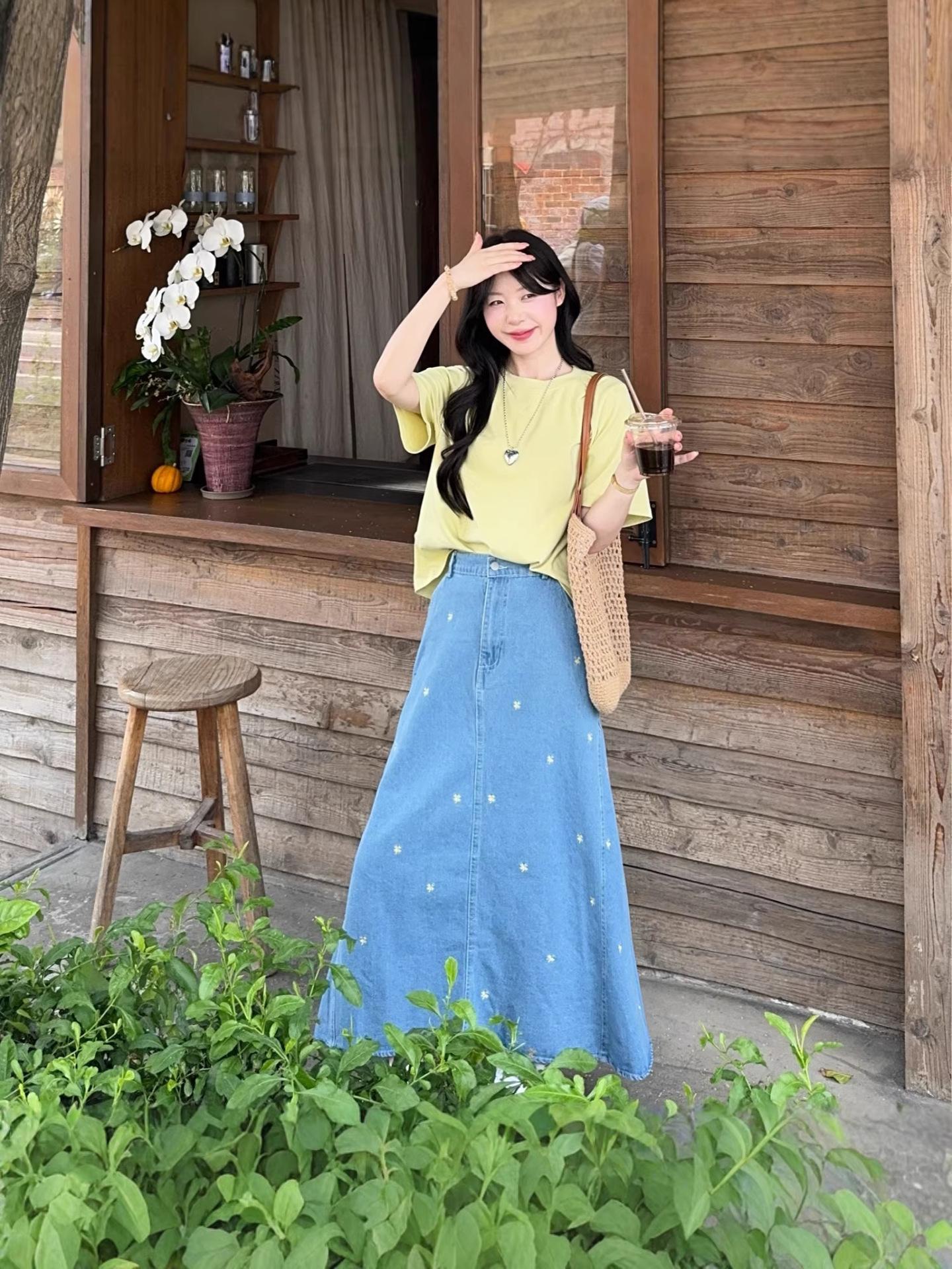 

2026 Plus Size Embroidered T-shirt & Denim Skirt Set 3XL