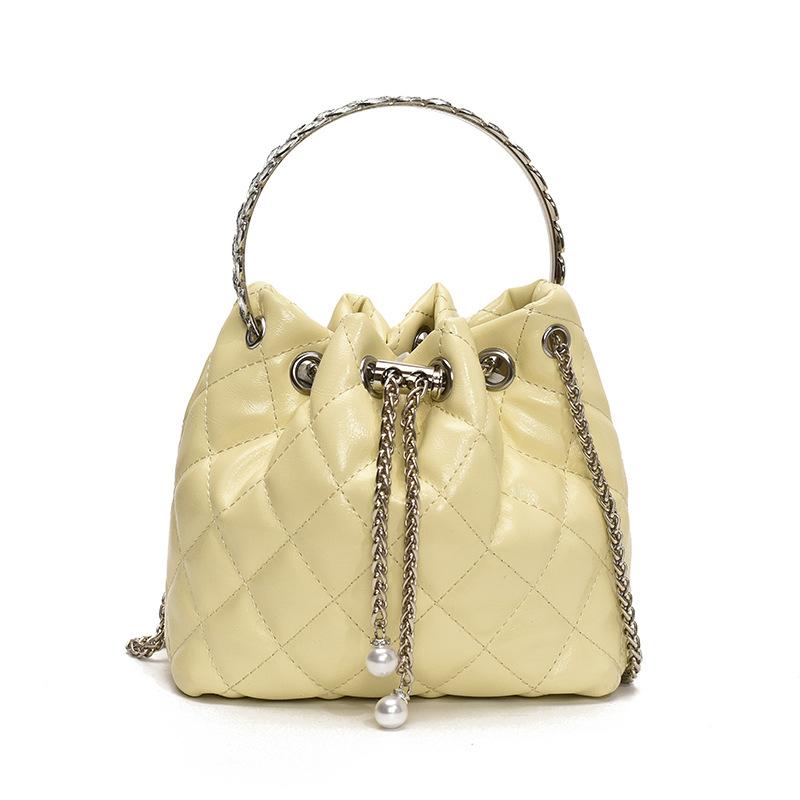 Beliebte Großhandelsnische Freizeit Rautenmuster tragbare plissierte Eimertasche Koreanische Mode vielseitige leichte Luxus Ketten Umhängetasche