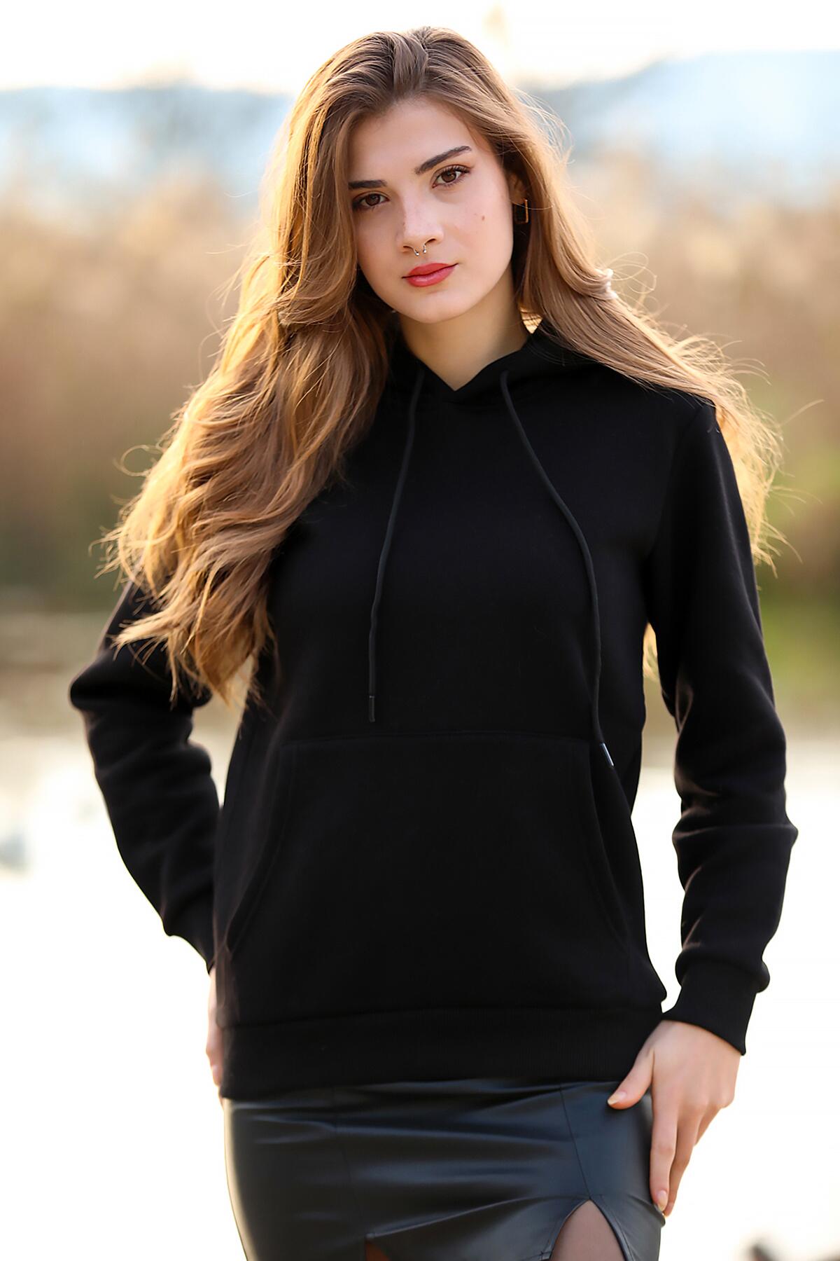 

Женский свитер с капюшоном 40 чёрный