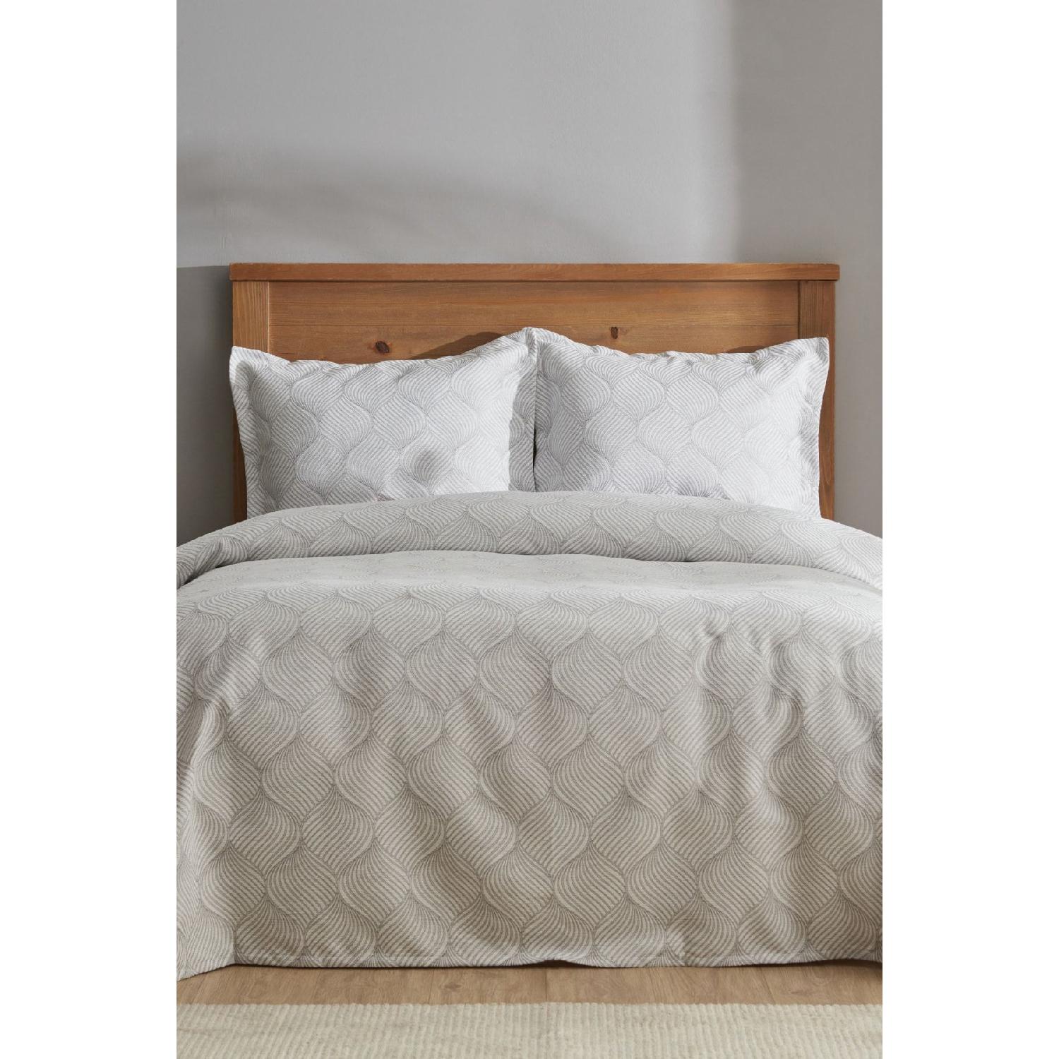 

Oyster Double Bedspread Gray