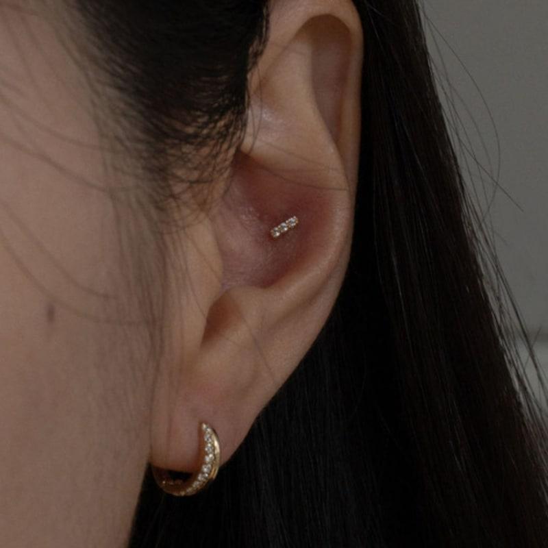 youngglow 14k mini cubic bar piercing