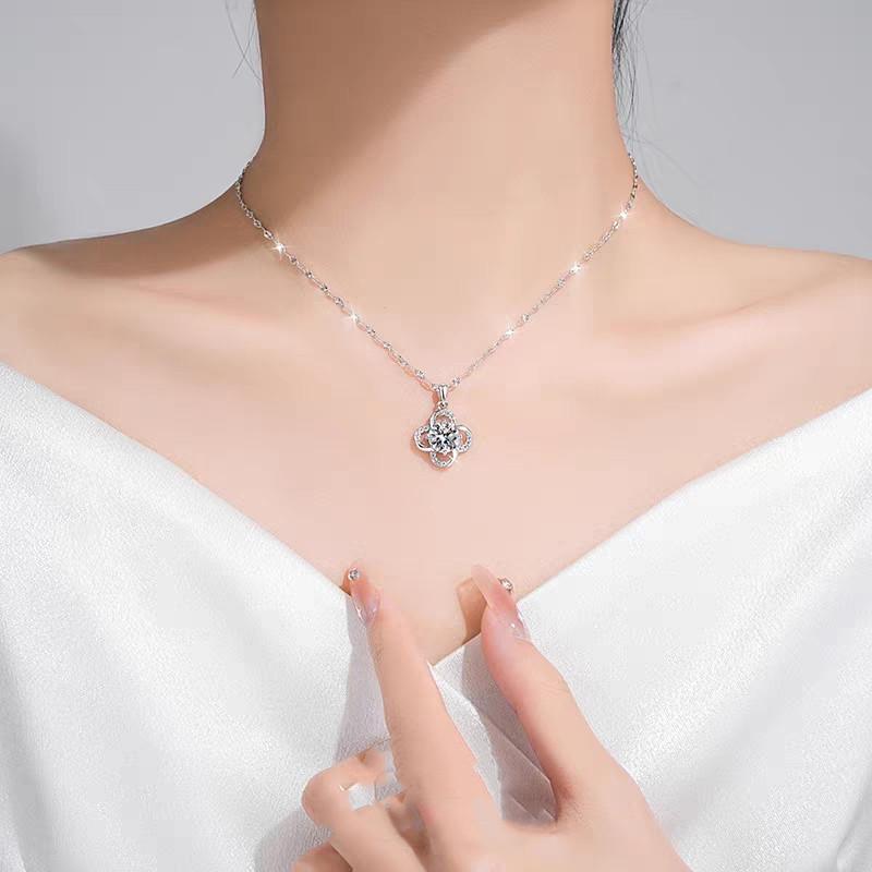 Douyin Live Women's Four-Leaf Clover Necklace - Elegant 2023 Design, Ideal Gift for Girlfriend