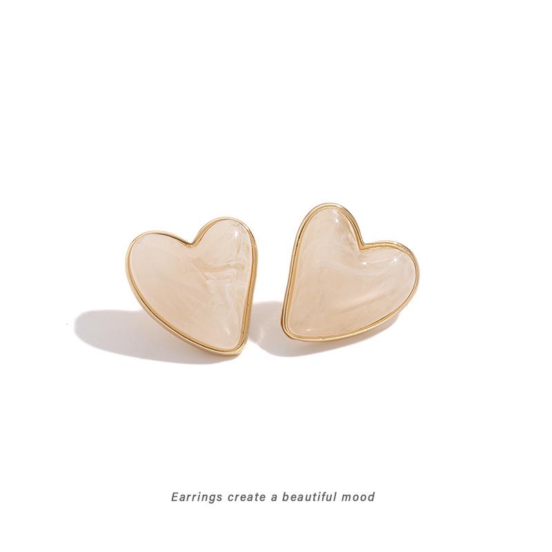 Gentle Amber Heart Earrings for Women: Elegant Autumn/Winter Design