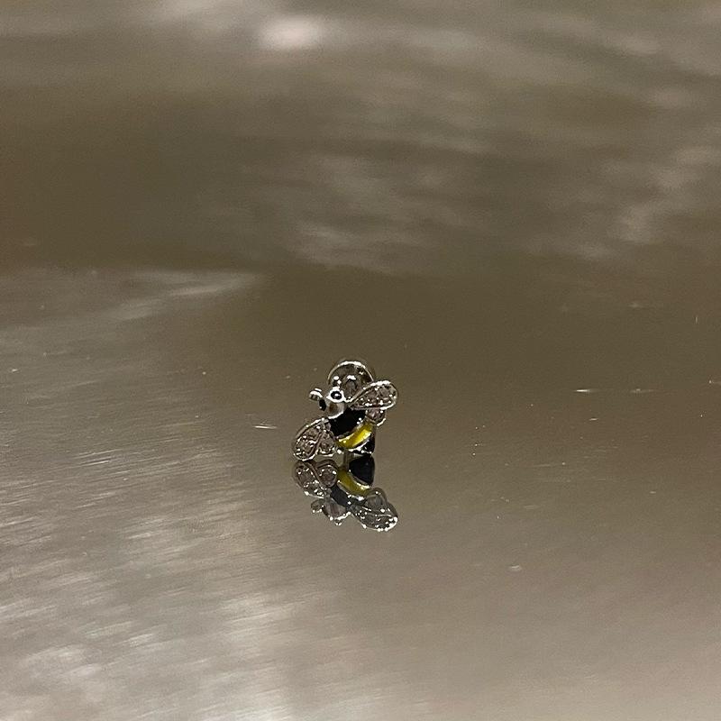 Niche Sweet Cool Wind Anti-allergy Perforated Ear Bones Nail Sweet Zirconia Earrings Light Luxury Earrings Affordable Dainty Earrings Daily Wear