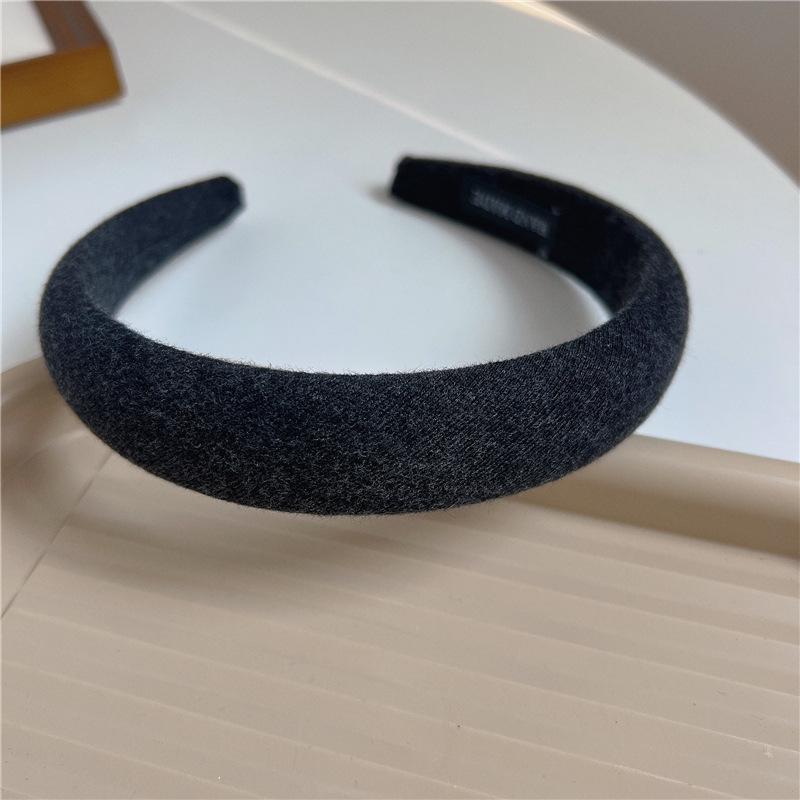 

Korean Retro Milk Tea Color High-Grade Sponge Headband for Face Washing - No Pressure Hairpin for Women