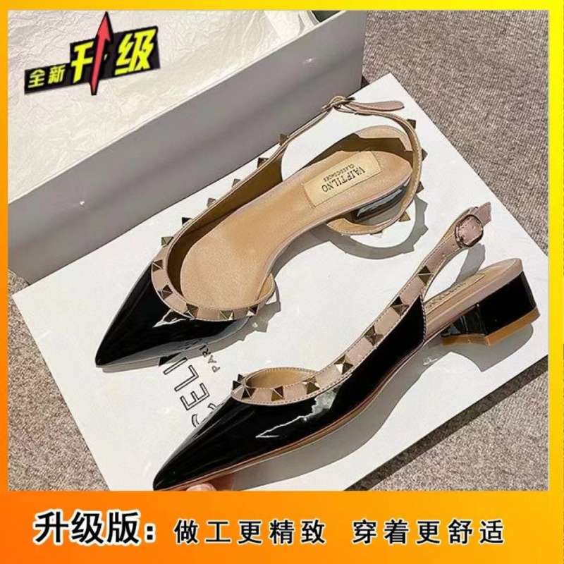 

2025 spring and autumn new patent leather bag head sandals low heel rivet sandals women s thick heel pointed apricot willow low heel shoes a pair of half-size pads 6.72 yuan