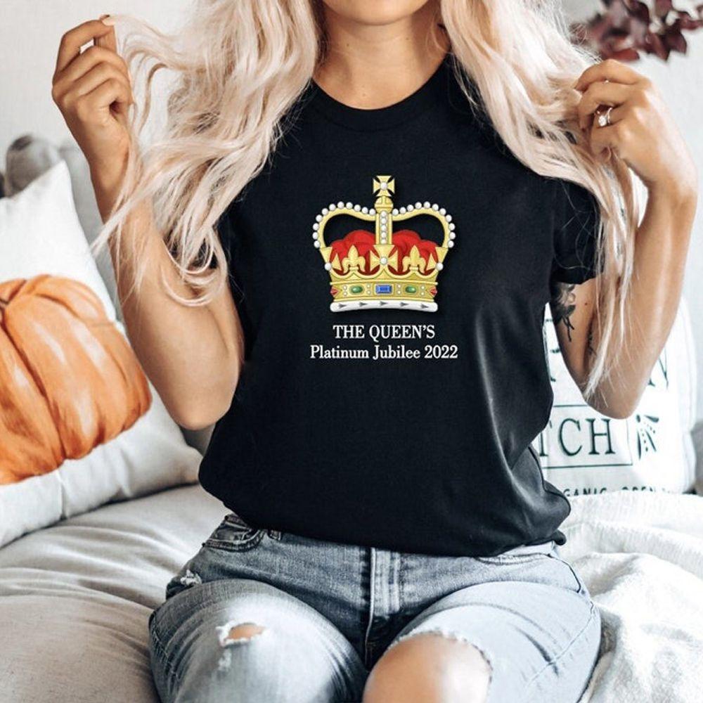 Stylish Queen's Platinum Jubilee Celebration T-shirt With Union Jack And Crown Print