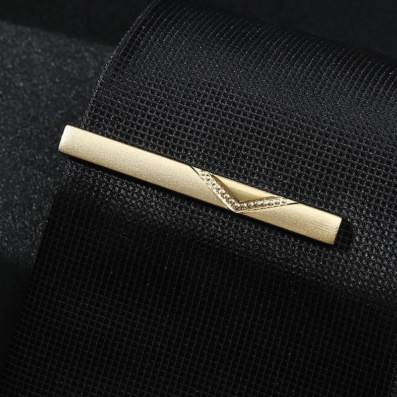 

Золотий текстурований матовий затискач для краватки для чоловічого весільного або професійного вбрання