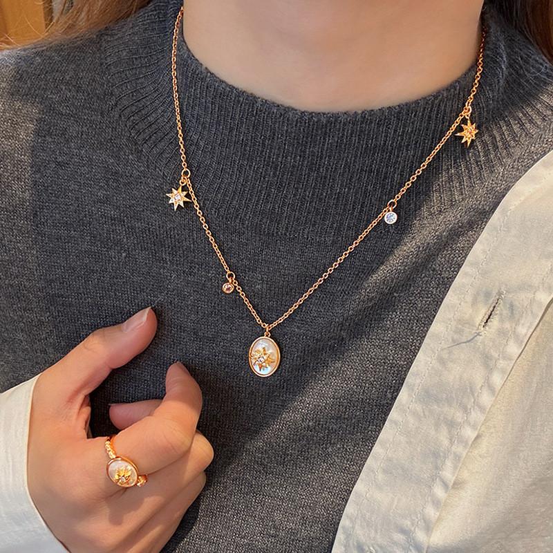 Retro Art Deco Gold Plated Necklace For Ladies With Geometric Shape And Classic Style