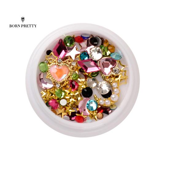 

Изысканный орнамент для ногтей. Украшения для ногтей разных форм, очаровательное достаточное количество.