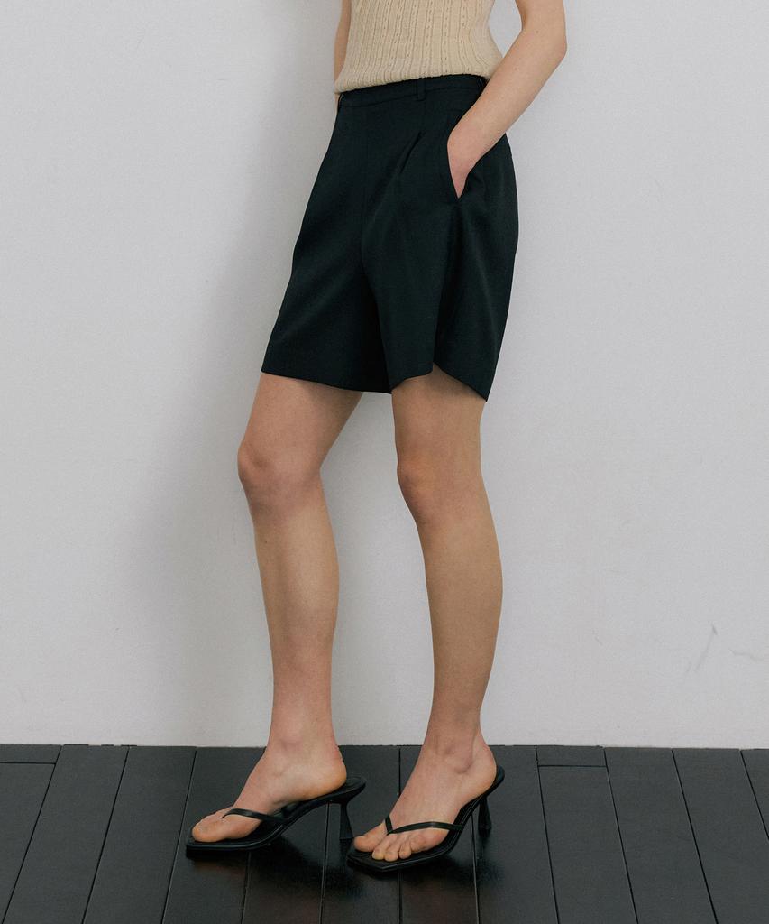 OCTETTE Lua One Tuck Shorts_2Color
