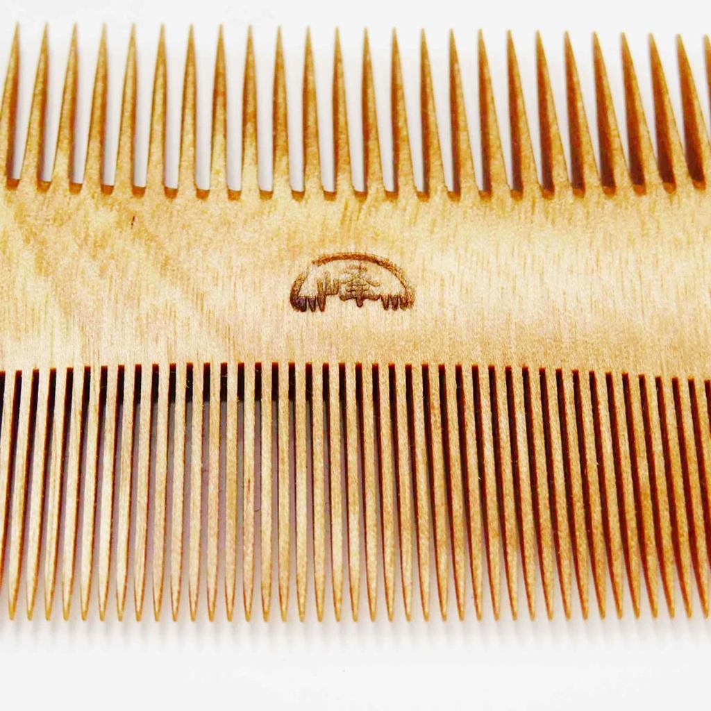 Minebari Comb Made by a Boxwood Comb Craftsman This comb is specialized for removing dust from Also suitable for lice removal - - hair. (normal
