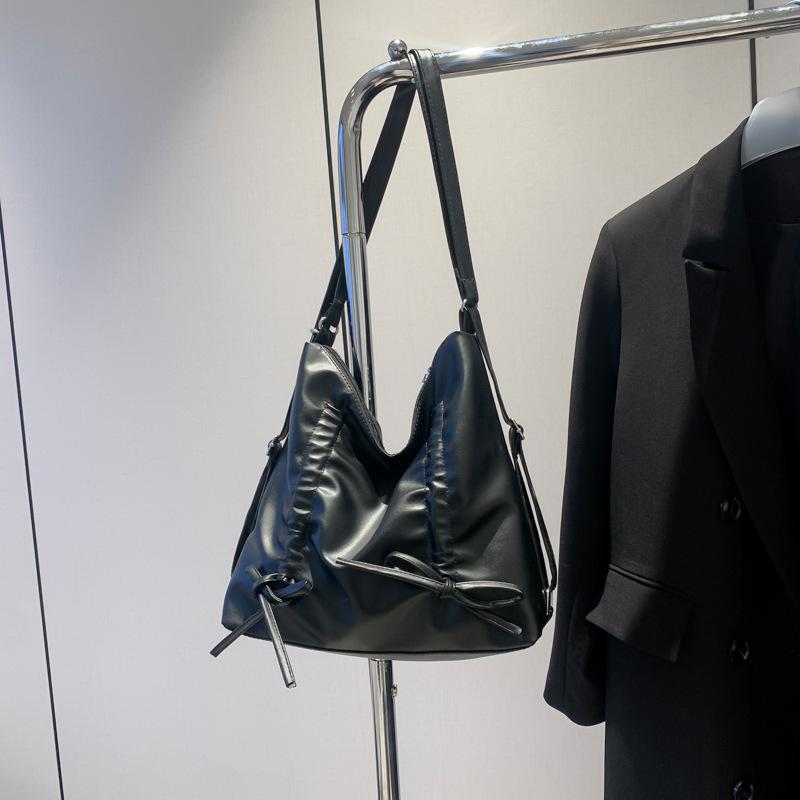 

Большая вместительная сумка через плечо, простая индивидуальная модная сумка-тоут 2024 года, новая нишевая простая сумка, женская сумка чёрный