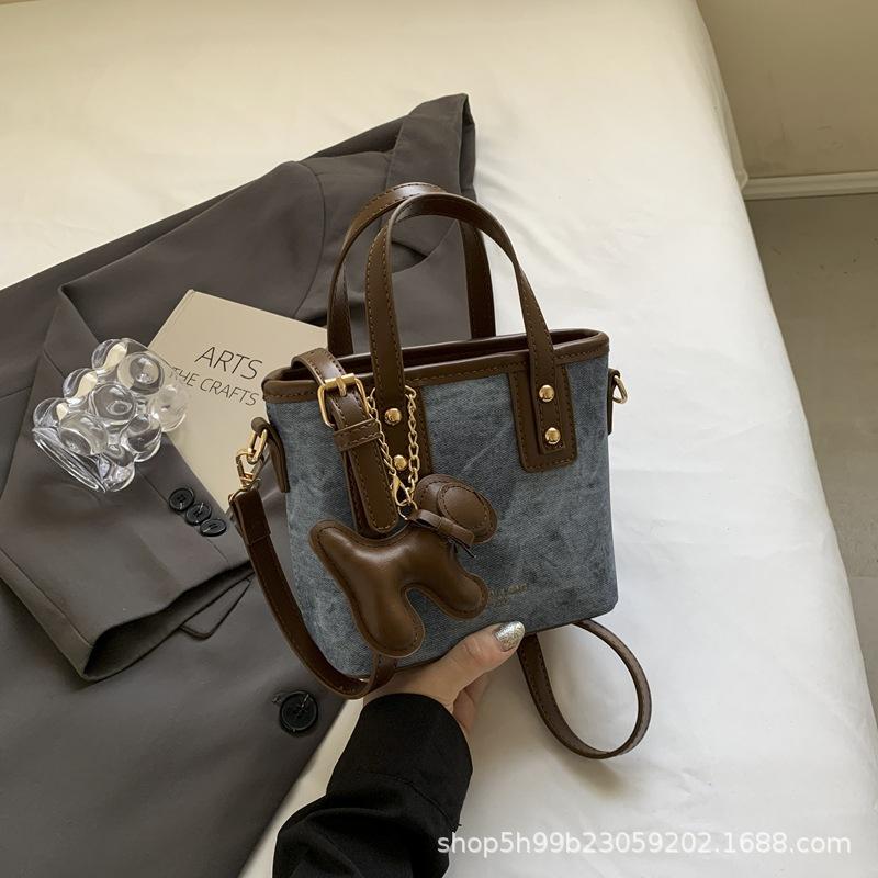 High-value Simple Portable Bucket Bag Women's Bag Autumn and Winter New Shoulder Messenger Bag Texture