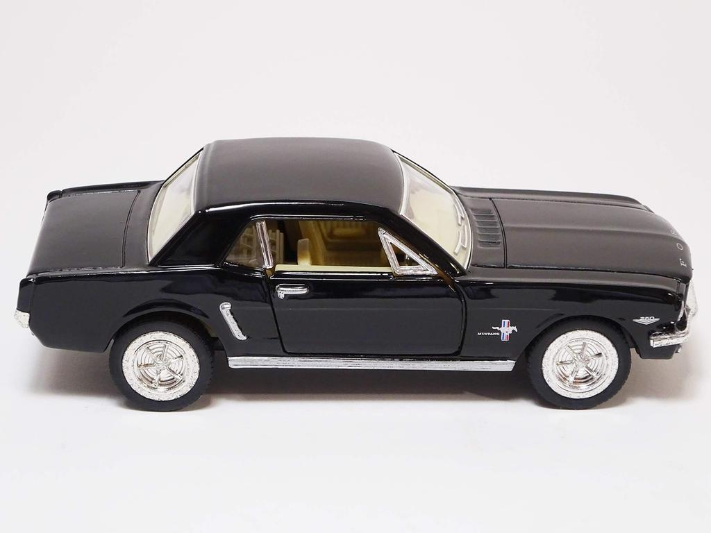 Kinsmart Ford Mustang 1964 Model Černé Kovové Auto KT5351 1/2 1/36
