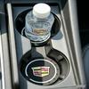 PVC Auto Wassercaddy Anti-Rutsch Tassenuntersetzer Matte Dekoration für Cadillac Escalade Deville Seville XT5 XTS CTS BLS SLS SRX XLR CT5 CT4