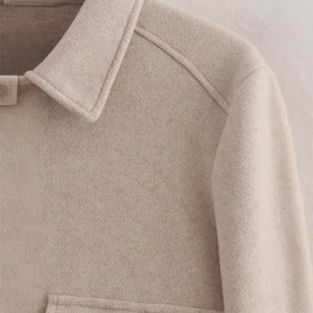 Moda damska na jesień 2024 - Wszechstronna i stylowa kurtka zapinana na zamek