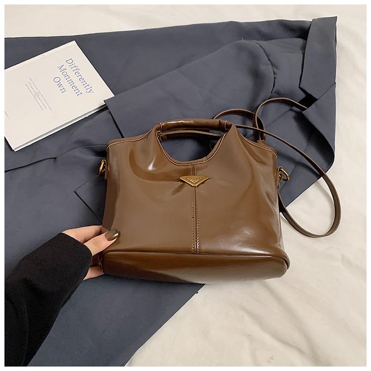 High value retro business style Maillard portable bucket bag commuter versatile messenger mother bag women