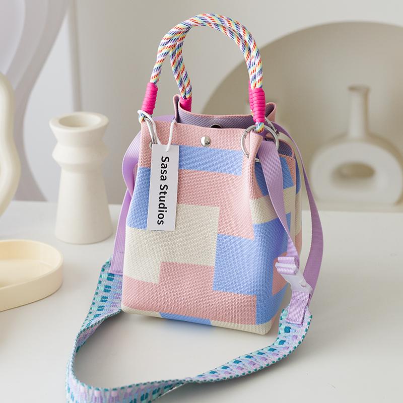 Stilvolle japanisch-koreanische Strickhandtasche: Große Tragetasche & Tragbare Pendel-Quadrat-Tasche