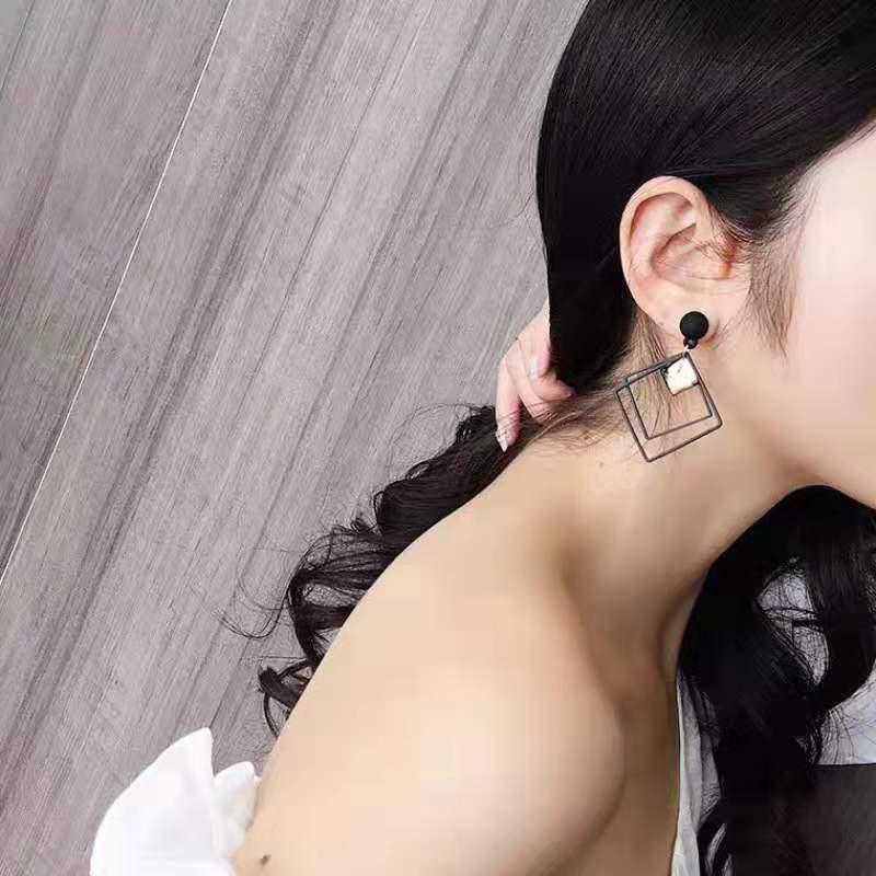Fashion Geometry Square Presentation Earring Metal Rhombus Pendant Eardrop Women Jewelry Gift