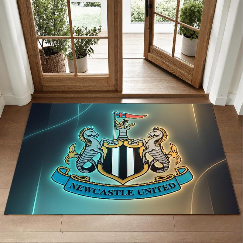 Dywan z kryształowego aksamitu z wzorem piłkarskim Newcastle United Miękki dekoracyjny dywanik do sypialni, przedpokoju