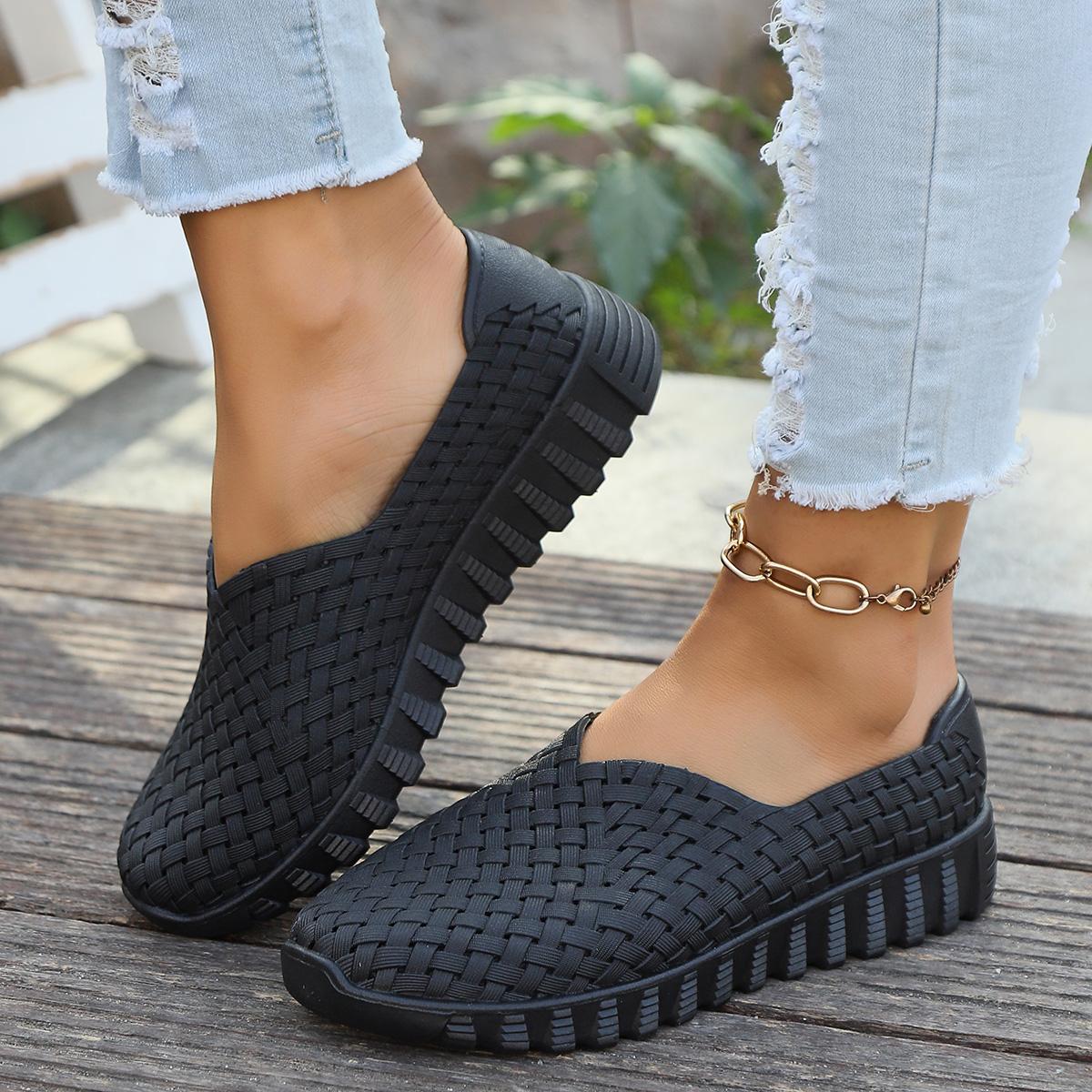 Модные женские туфли на плоской подошве сетчатые дышащие туфли без застежек удобные спортивные повседневные сандалии летняя новая модная обувь для ходьбы 36 чёрный 3430₽