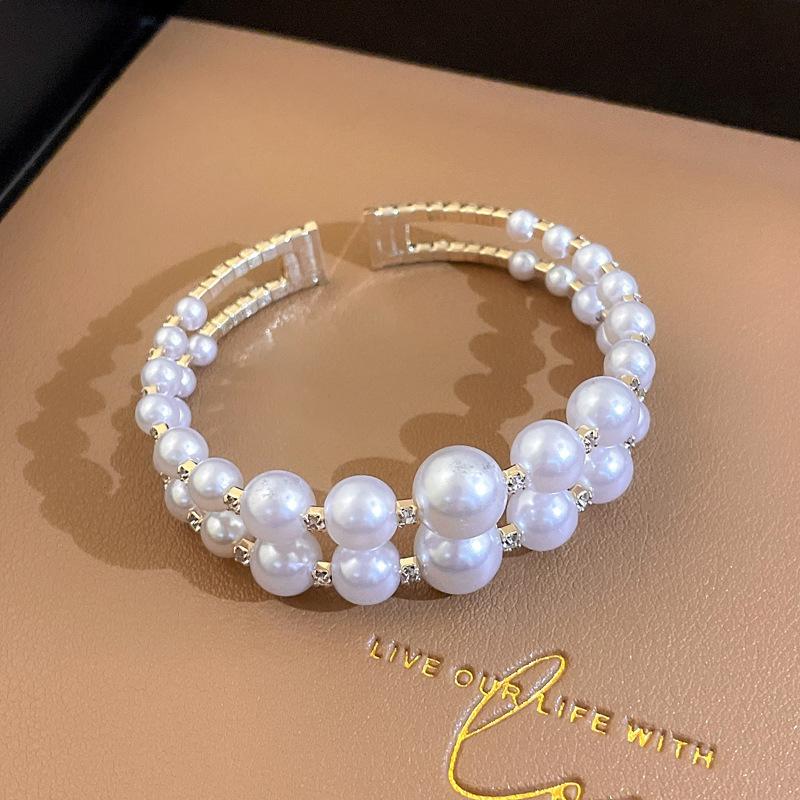 Bracciale rigido con doppio strato di perle simulate per donna, delicato gioiello da festa