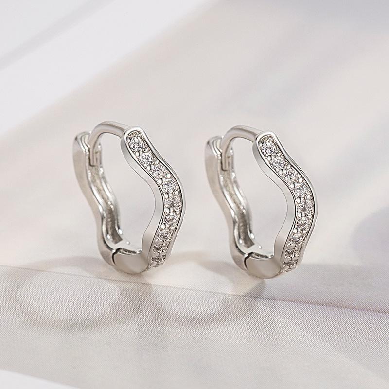2023 Trendige Unregelmäßige Verdrehte Ohrringe für Frauen: High-End Kalter Stil