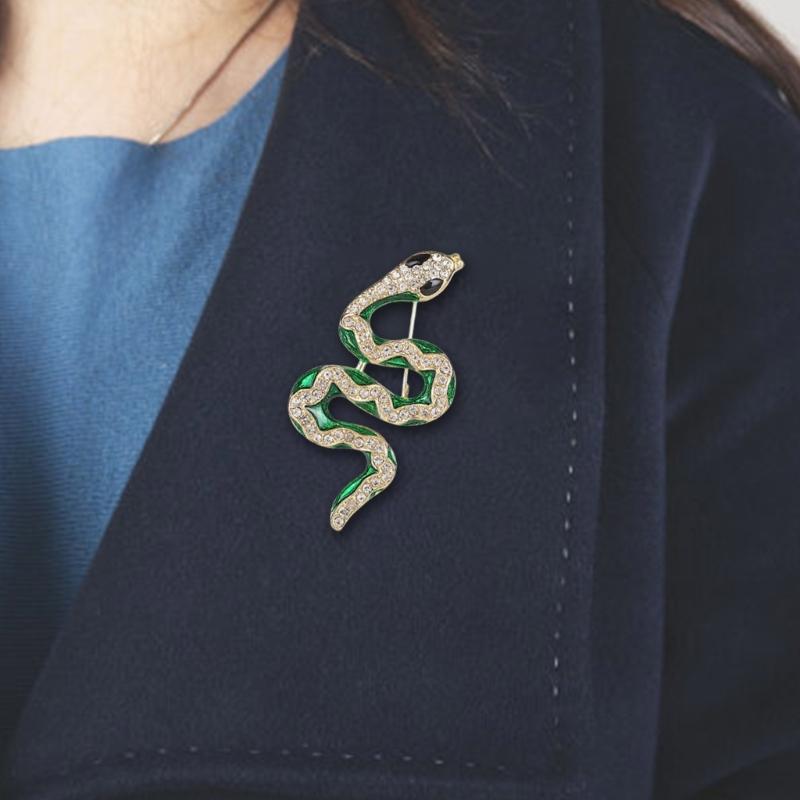 Stylish Serpents Inspired Brooch Fashionable Serpentines Brooch in High Quality Metal with Sparkling Highlight